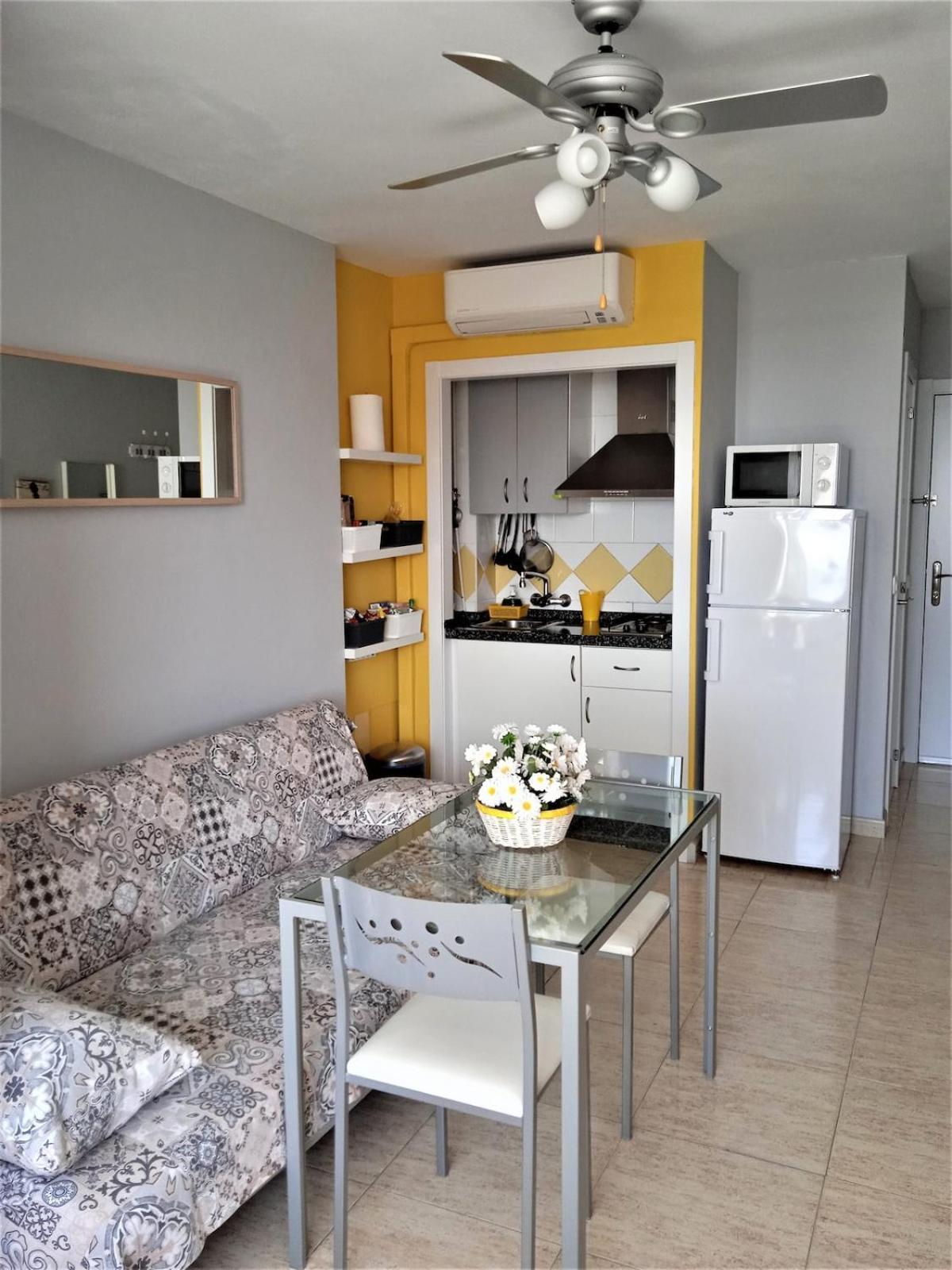 Bonito Estudio Vistas Al Mar Zona Puerto Marina * Бенальмадена